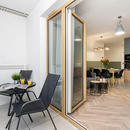 Saska Park Apartment